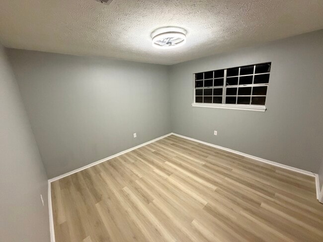 Building Photo - 501-511 11th Ave