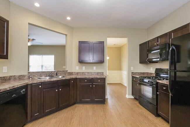 Building Photo - 520 Hill Crest Cir