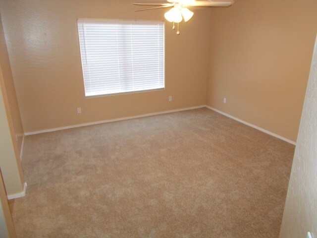 Building Photo - 7024 W Rose Ln