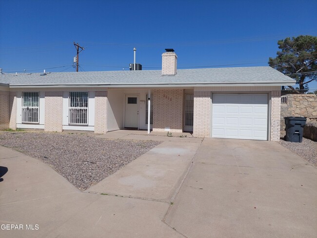 Primary Photo - 2212 Cumbre Negra St