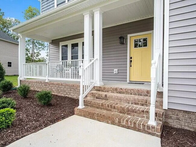 Building Photo - 2206 Adelay Dr