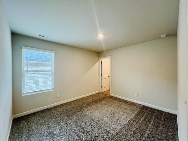 Building Photo - 3011 Lisburn St