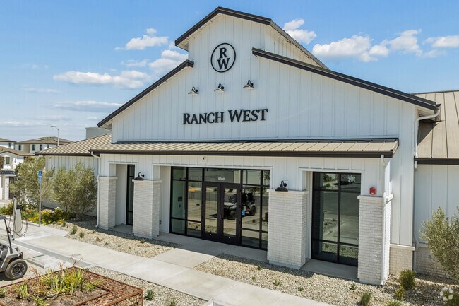 Building Photo - Ranch West