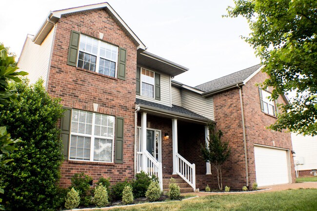 Primary Photo - 140 Grove Ln S