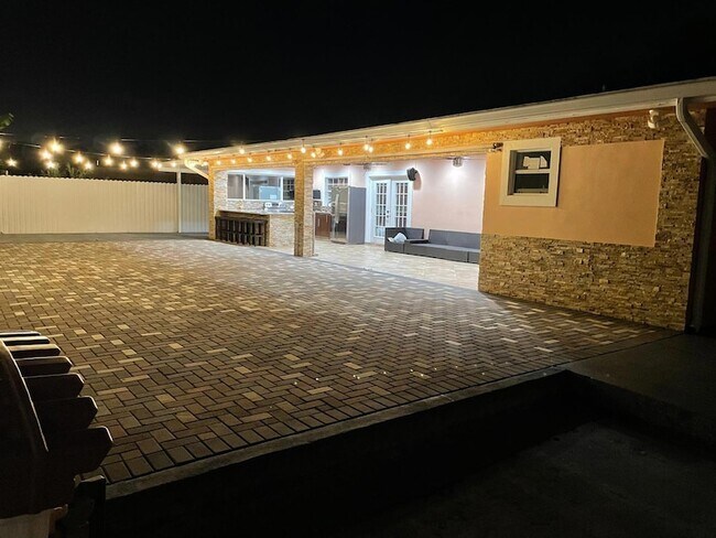 Building Photo - 584 Vossler Ave