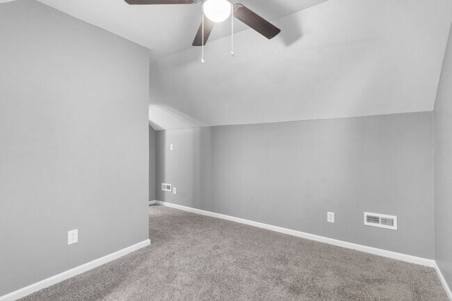 Building Photo - 4 Bedroom Pet Friendly Home For Rent On a Large Corner Lot!