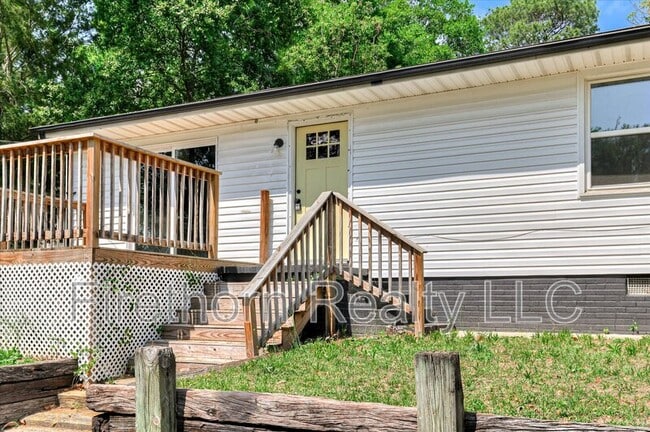 Building Photo - 1026 Weston St