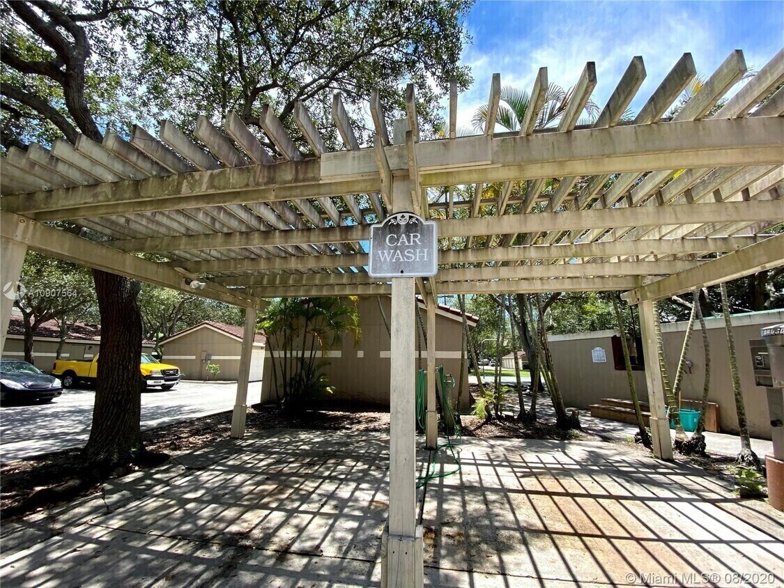 Building Photo - 1760 Palm Cove Blvd