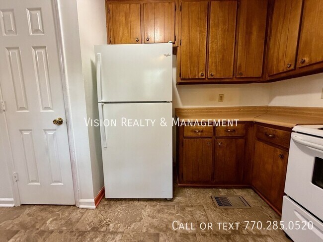 Building Photo - 130 Tyler Ln