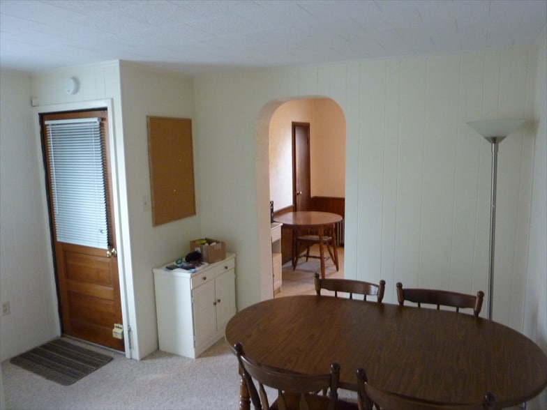 Building Photo - 701 E 6th St