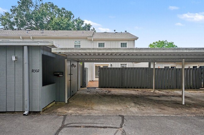 Building Photo - 8300 Sawyer Brown Rd