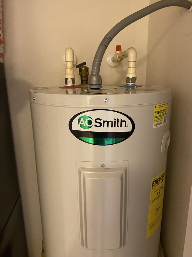 Building Photo - 154 Hurst St