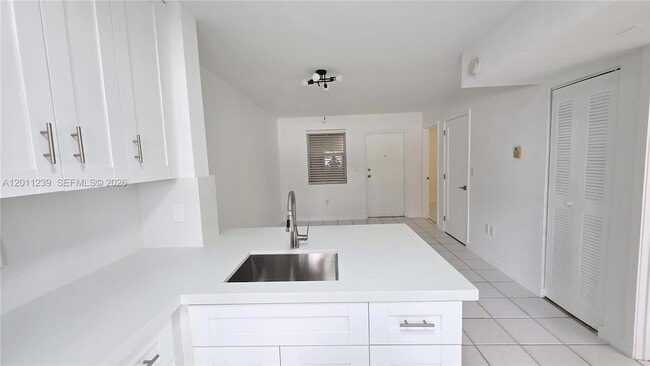 Building Photo - 2575 SW 27th Ave
