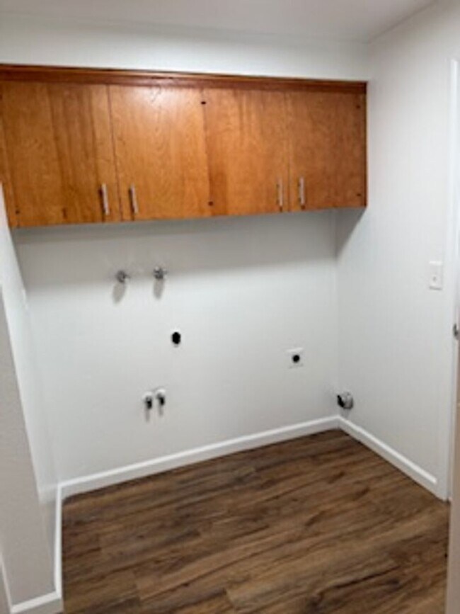 Building Photo - Central Lakes - Lakewood Duplex