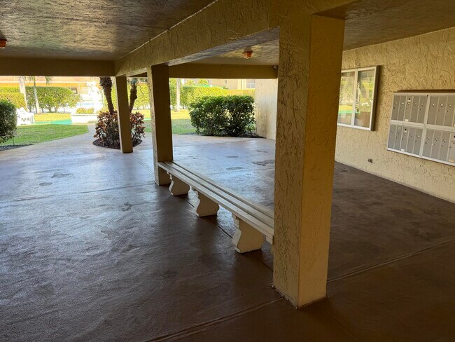 Building Photo - 600 Village Green Ct