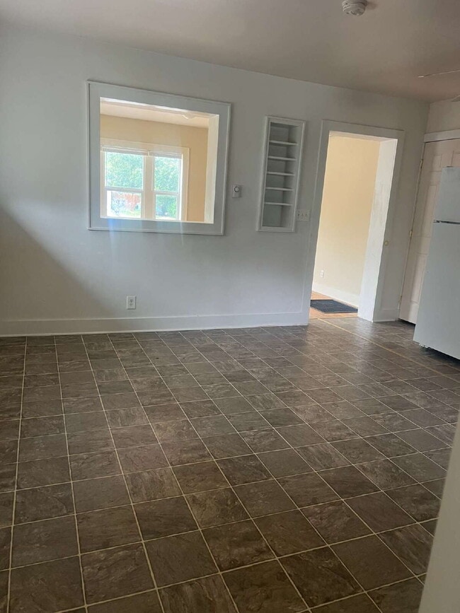 Building Photo - Cute 1 bedroom, 1 bath house close to downtown