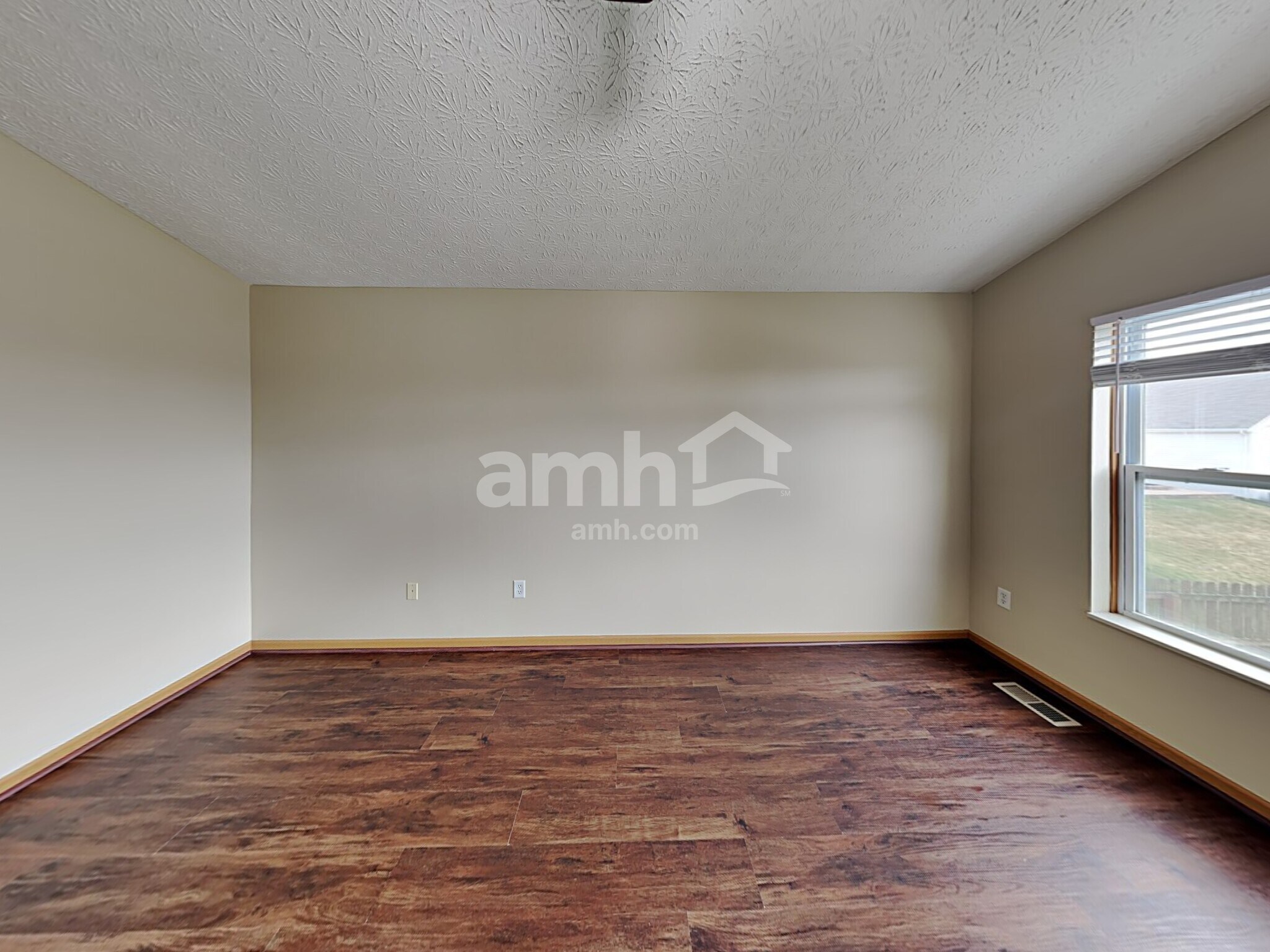 Building Photo - 1121 Streamside Dr