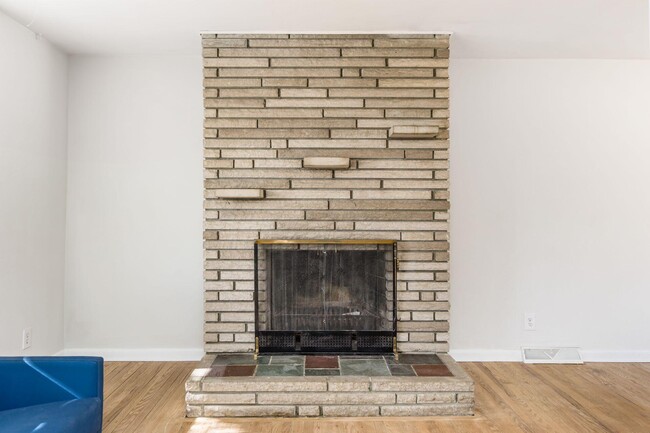 Building Photo - 4230 Eastlea Dr