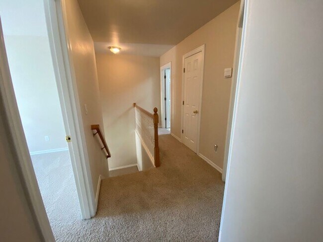 Building Photo - MOVE IN SPECIAL $500 OFF FIRST MONTHS RENT IF MOVED IN BY January 2026/ Location Location