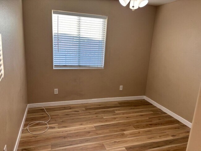 Building Photo - Charming 3BR House in Phoenix