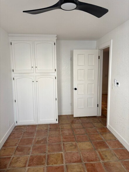Building Photo - 803 E Peralta Wy