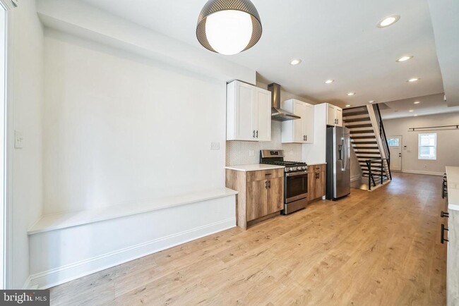 Building Photo - 840 Leland St