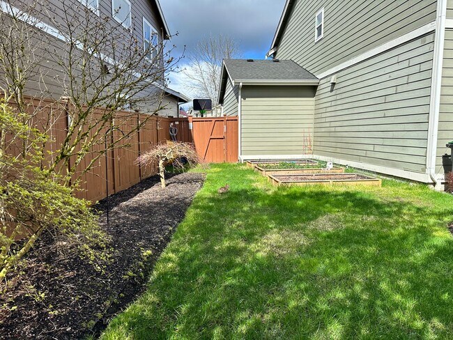 Building Photo - 7731 McKinley Loop NE