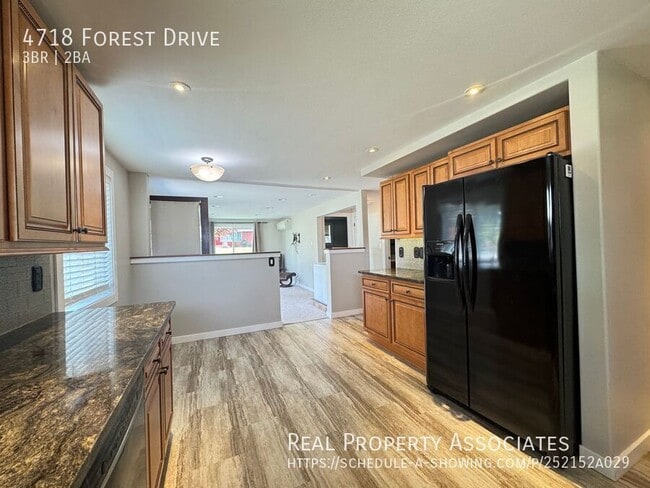 Building Photo - 4718 Forest Dr