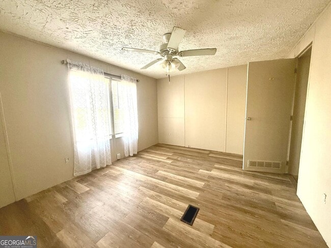 Building Photo - 110 Little River Dr