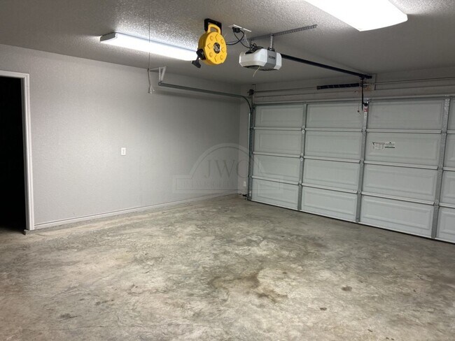 Building Photo - 1604 Granex Dr