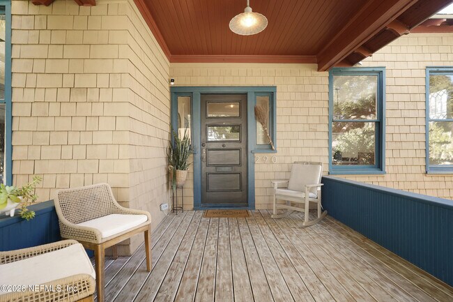 Building Photo - 290 St George St