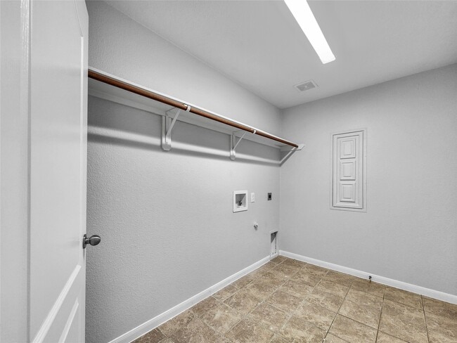 Building Photo - 922 Fife Dr