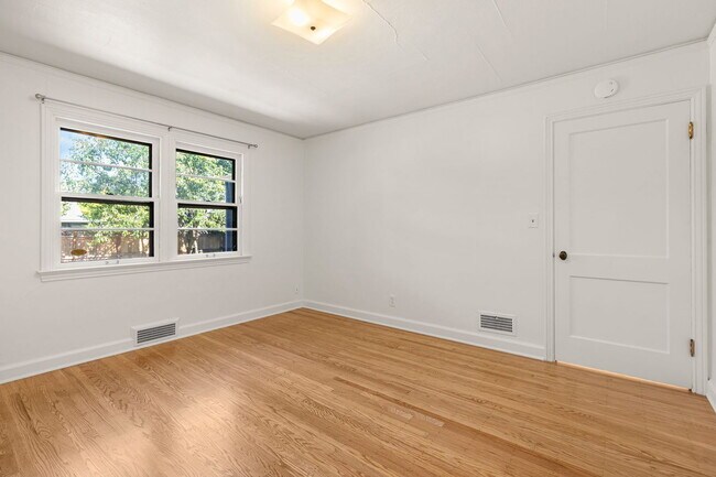 Building Photo - 5336 NE 35th Pl