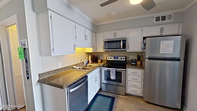 Building Photo - 1404 Canal Dr