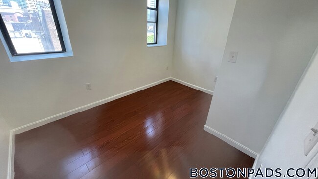 Building Photo - 72 Kneeland St