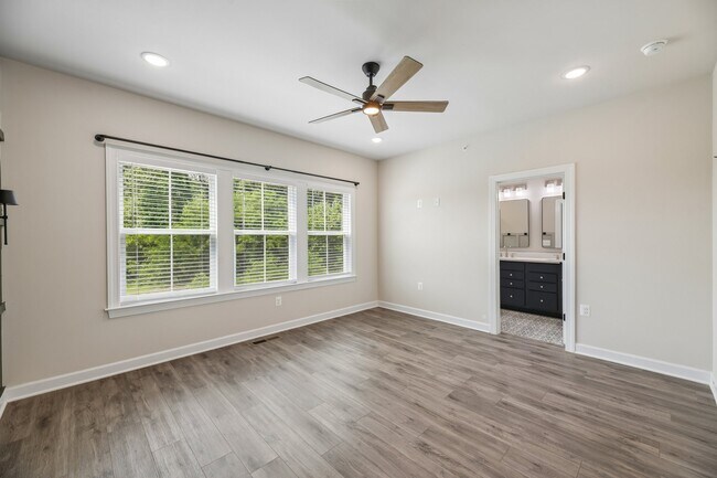 Building Photo - 7202 Mountaineer Dr