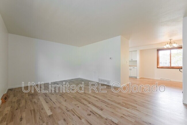 Building Photo - 7413 S Albion St