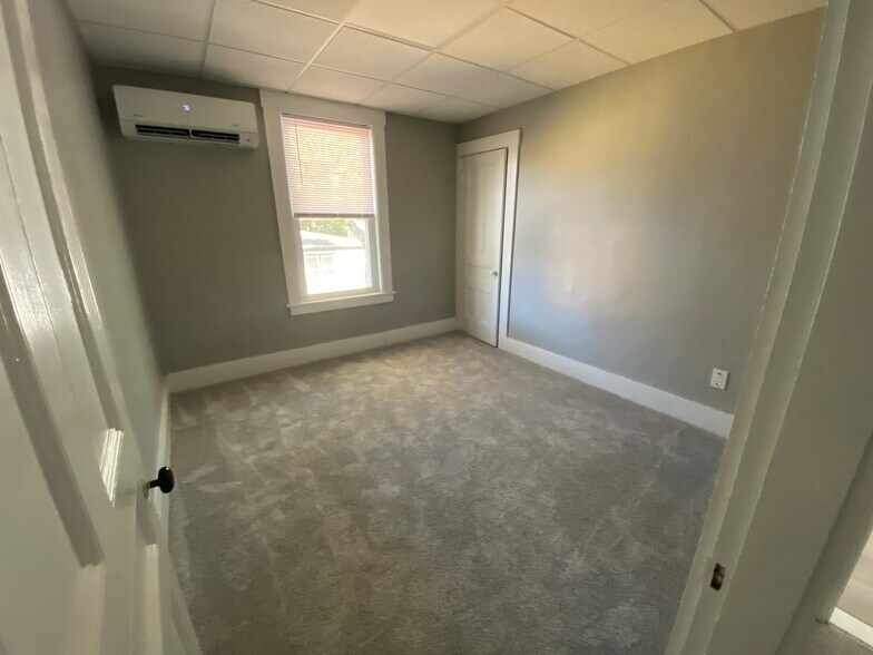 Building Photo - 30B Elm St