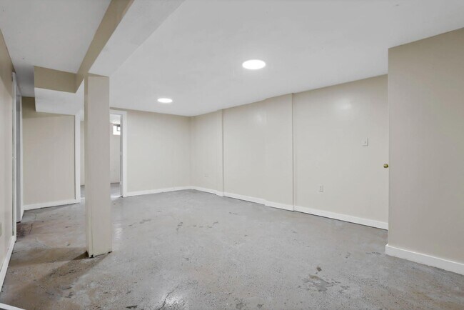 Building Photo - 5541 Mid Day Dr
