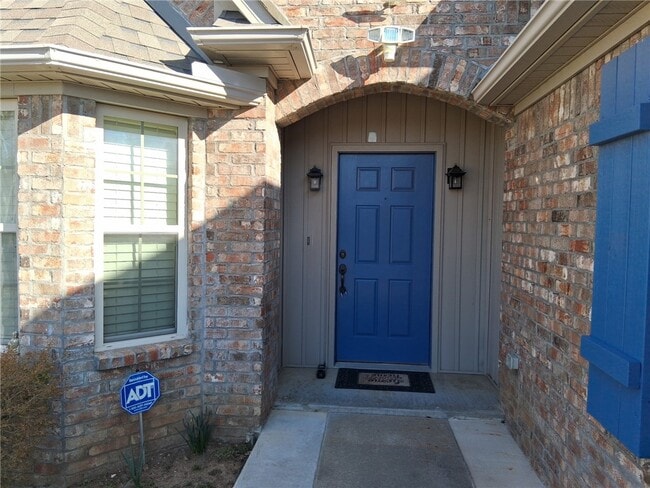 Building Photo - 3864 W Providence Dr