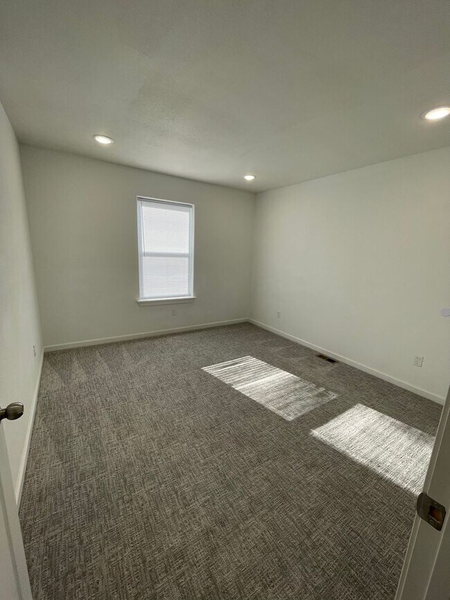 Building Photo - Townhomes Now Available in Strafford MO!