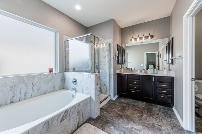 Building Photo - 12600 Lucida Ln