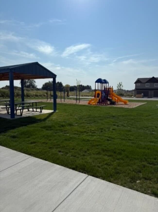 Building Photo - 363 Eden Rose St