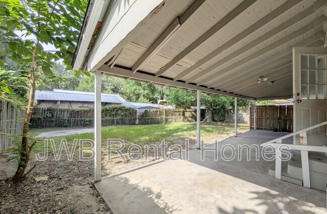 Building Photo - 5256 Sunderland Rd