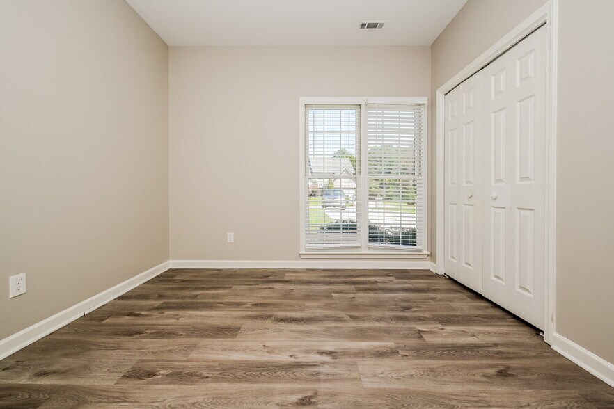 Building Photo - 1101 E Shoreview Rd