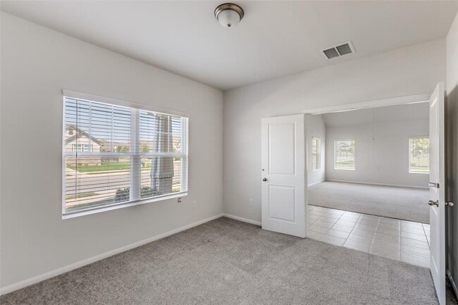 Building Photo - 200 Oldbridge Dr