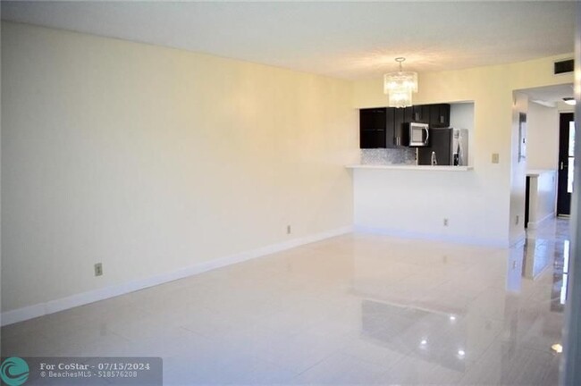 Building Photo - 9431 Boca Cove Cir