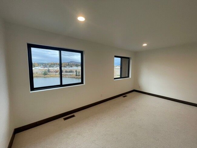 Building Photo - Brand New Three Story Whitefish Townhouse