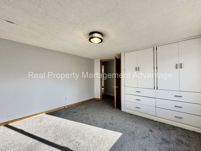 Building Photo - Charming Royal Oak Rental – Modern Comfort...