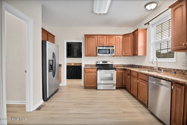Building Photo - 817 Willbrook Cir